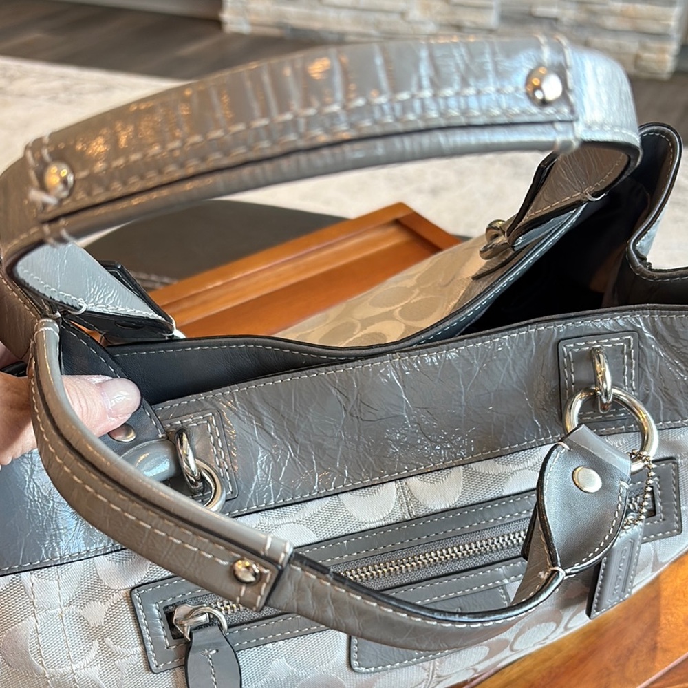 Coach Brooke Gray Signature Shoulder Bag - Picture 4 of 10